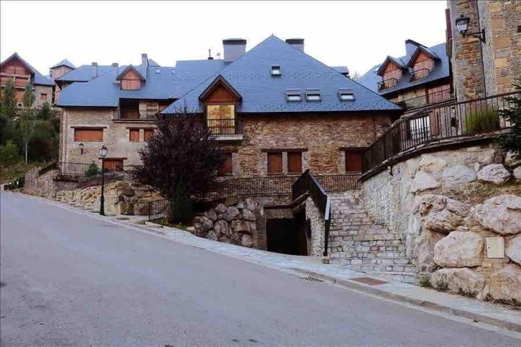 Elegante Apartamento En Escarrilla Con Vistas Al Valle Bagian luar foto