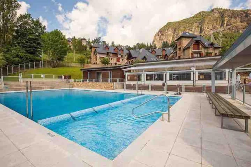 Elegante Apartamento En Escarrilla Con Vistas Al Valle Bagian luar foto
