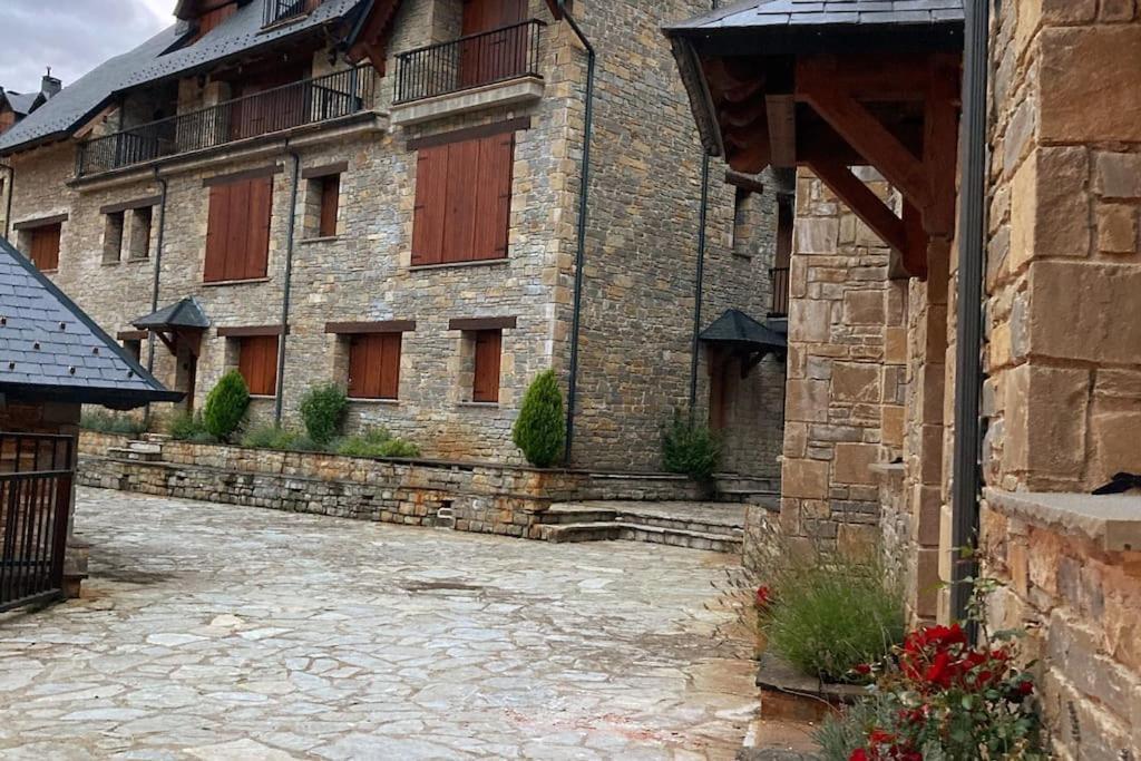 Elegante Apartamento En Escarrilla Con Vistas Al Valle Bagian luar foto